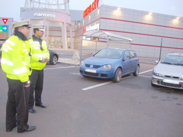 Poliţiştii locali din Constanţa au ridicat maşina parcată pe locurile pentru persoanele cu handicap a unui... şofer cu handicap